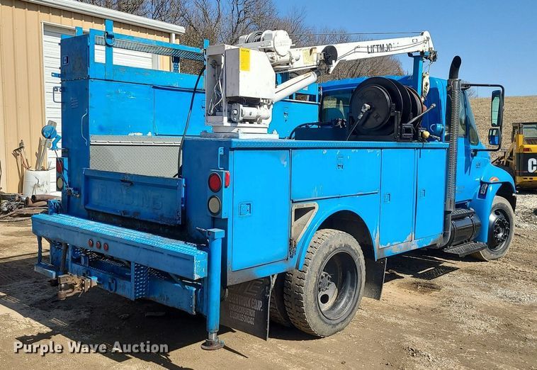 image for item JG9387 2003 International 4300  utility / service truck