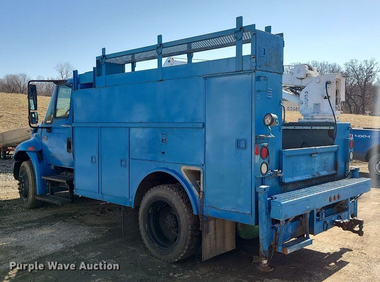 image for item JG9387 2003 International 4300  utility / service truck