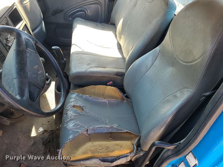 image for item JG9387 2003 International 4300  utility / service truck