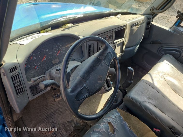 image for item JG9387 2003 International 4300  utility / service truck