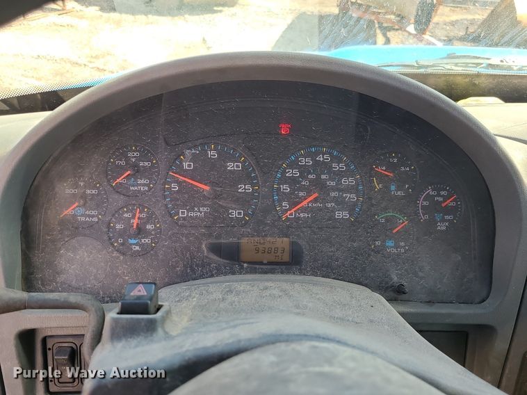 image for item JG9387 2003 International 4300  utility / service truck