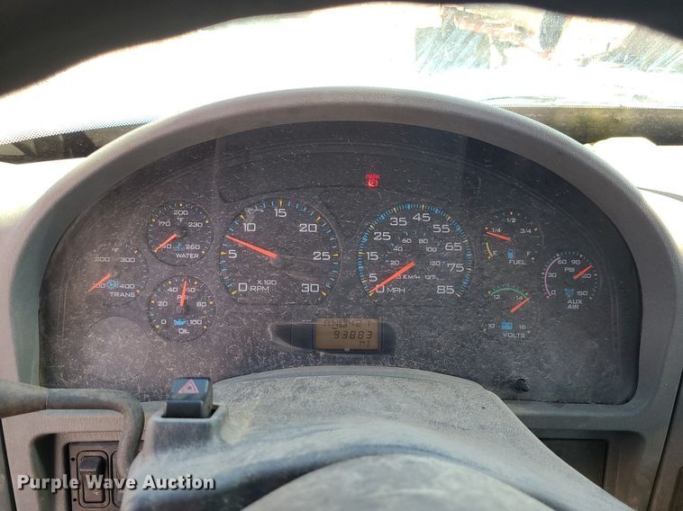 image for item JG9387 2003 International 4300  utility / service truck