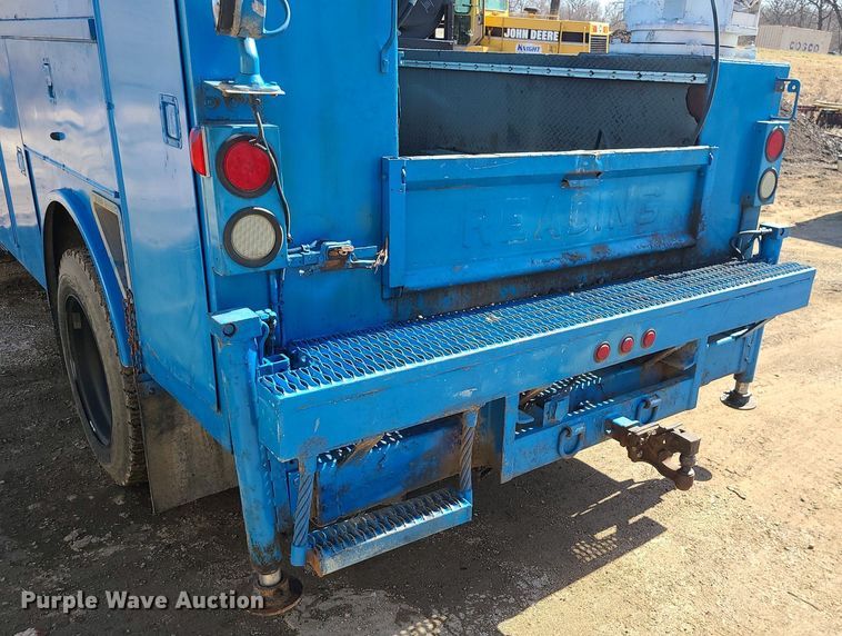 image for item JG9387 2003 International 4300  utility / service truck