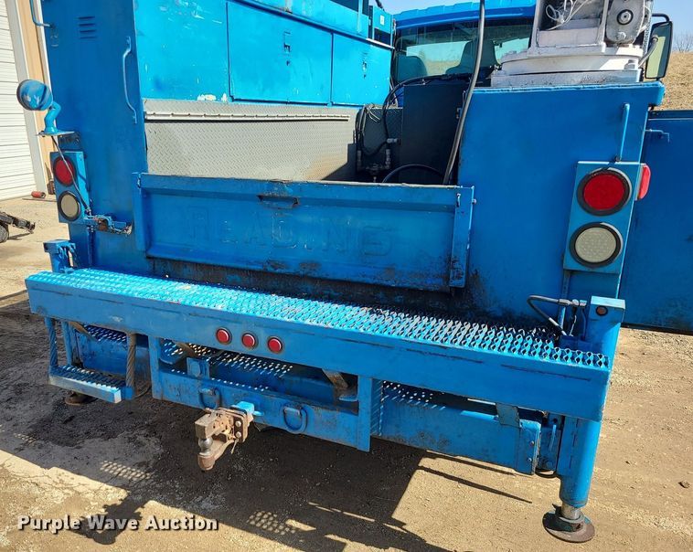 image for item JG9387 2003 International 4300  utility / service truck