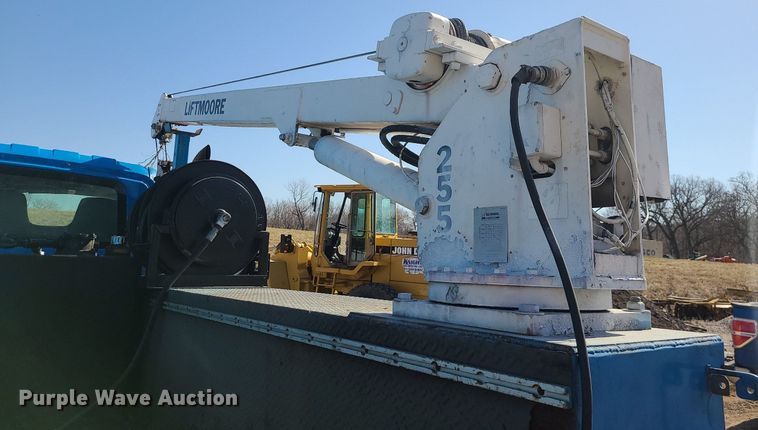 image for item JG9387 2003 International 4300  utility / service truck