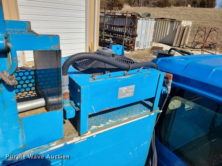 image for item JG9387 2003 International 4300  utility / service truck