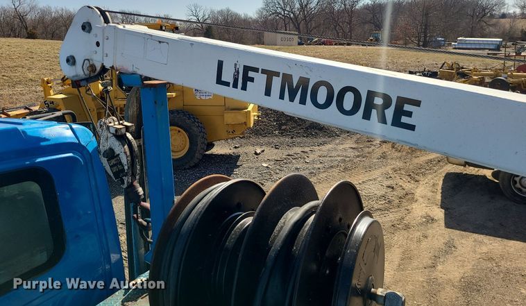 image for item JG9387 2003 International 4300  utility / service truck