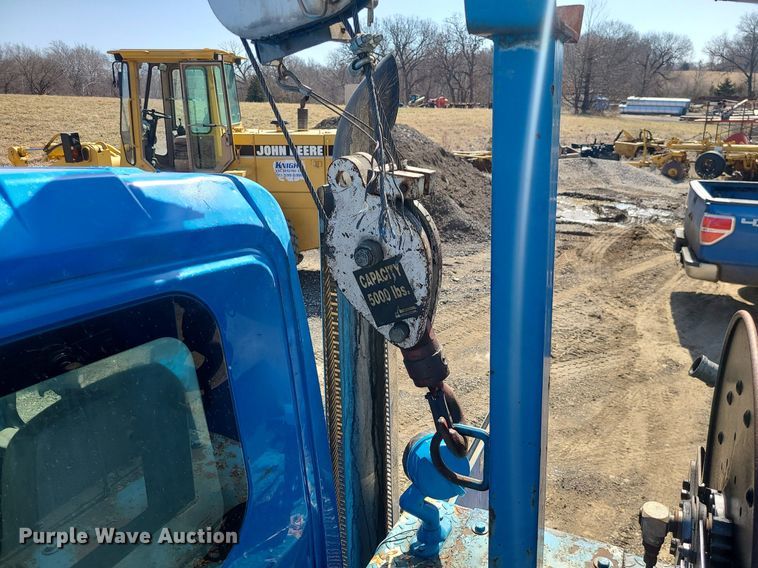 image for item JG9387 2003 International 4300  utility / service truck