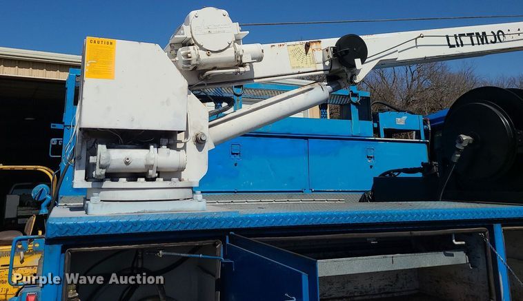 image for item JG9387 2003 International 4300  utility / service truck