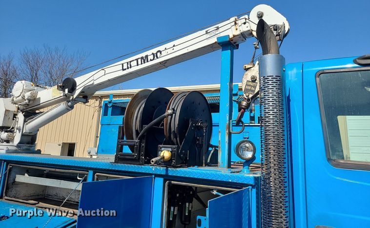 image for item JG9387 2003 International 4300  utility / service truck