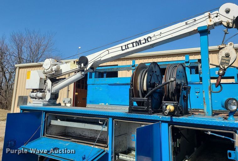 image for item JG9387 2003 International 4300  utility / service truck