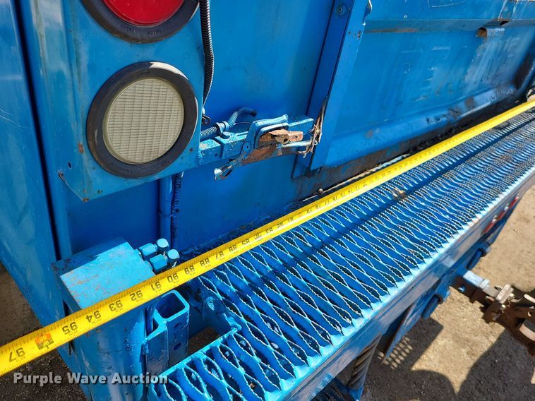 image for item JG9387 2003 International 4300  utility / service truck