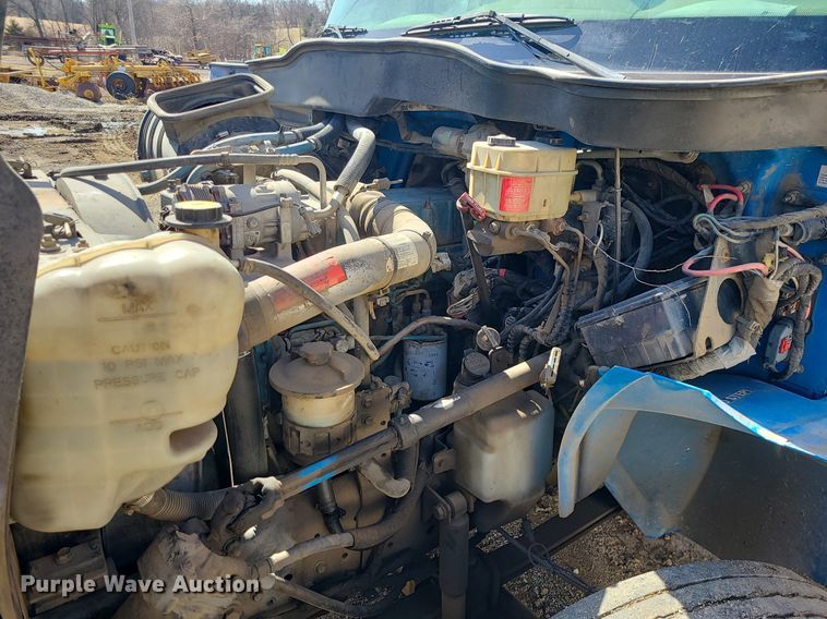 image for item JG9387 2003 International 4300  utility / service truck