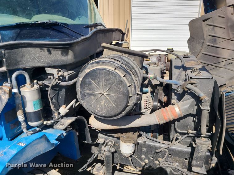 image for item JG9387 2003 International 4300  utility / service truck