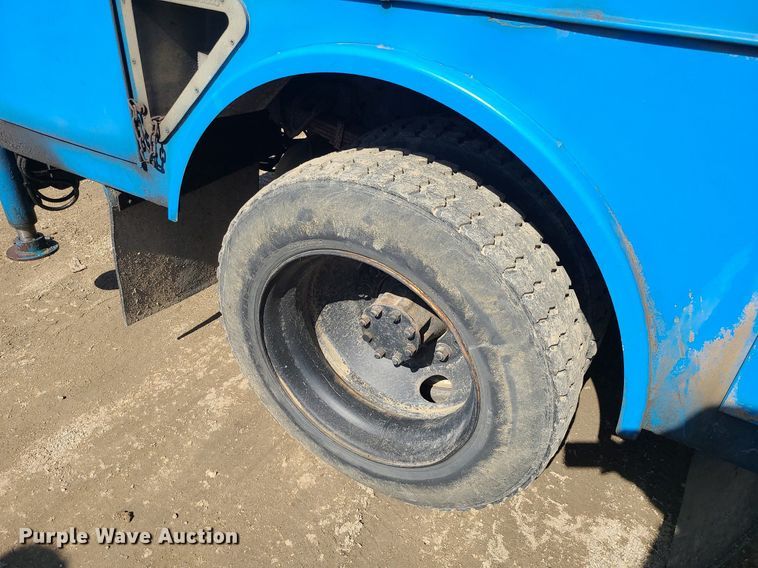 image for item JG9387 2003 International 4300  utility / service truck