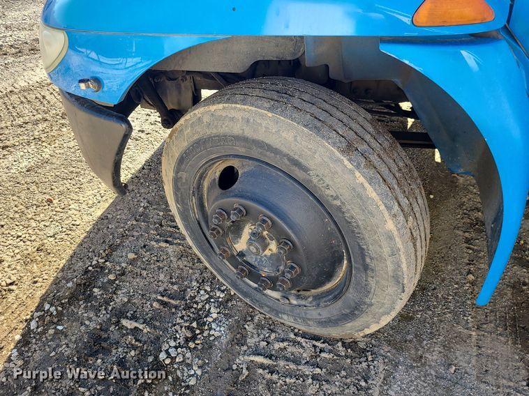 image for item JG9387 2003 International 4300  utility / service truck