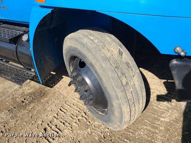 image for item JG9387 2003 International 4300  utility / service truck