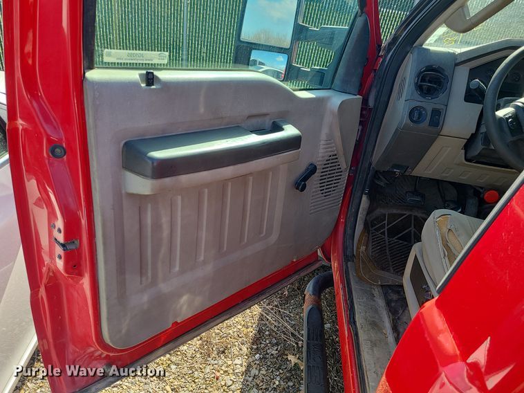 image for item JG9395 2008 Ford F550 Super Duty XL  truck cab and chassis