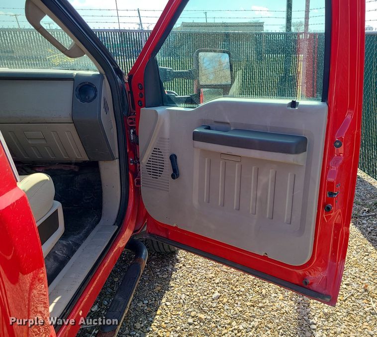 image for item JG9395 2008 Ford F550 Super Duty XL  truck cab and chassis