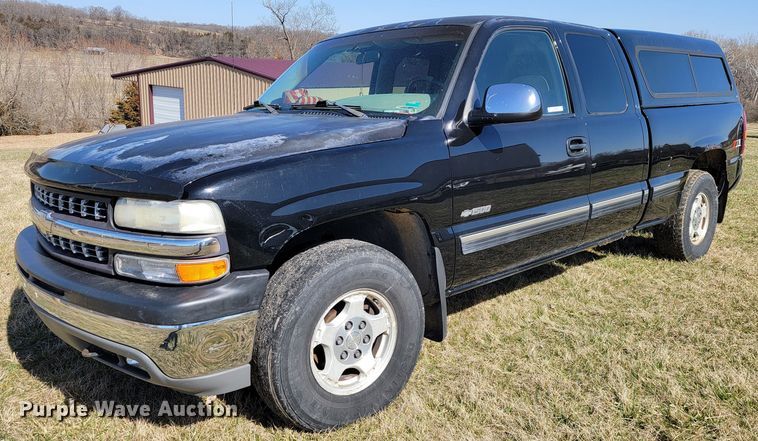 image for item JL9346 2002 Chevrolet Silverado 1500  Ext. Cab pickup truck