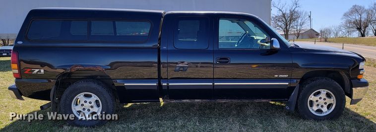 image for item JL9346 2002 Chevrolet Silverado 1500  Ext. Cab pickup truck