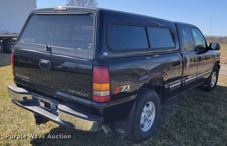 image for item JL9346 2002 Chevrolet Silverado 1500  Ext. Cab pickup truck