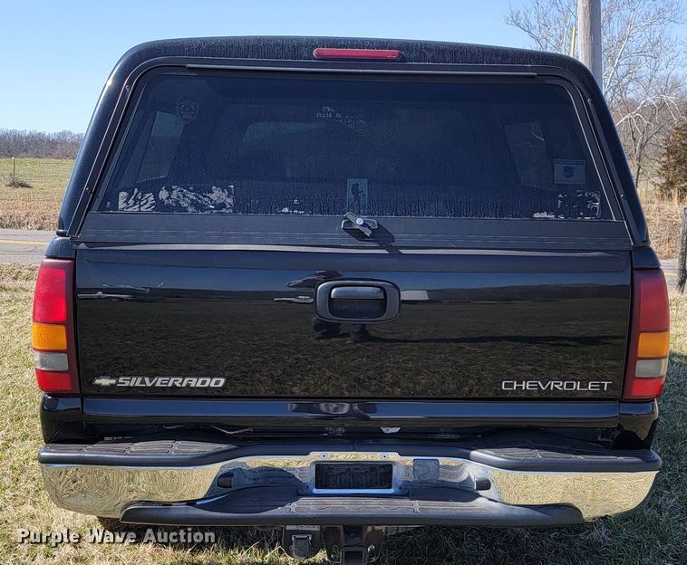 image for item JL9346 2002 Chevrolet Silverado 1500  Ext. Cab pickup truck