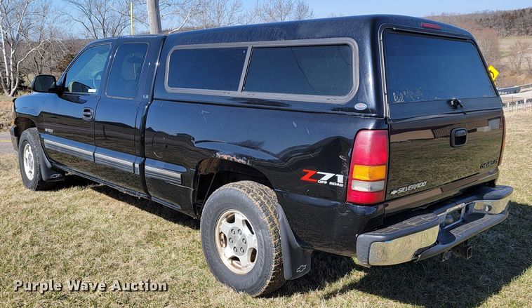 image for item JL9346 2002 Chevrolet Silverado 1500  Ext. Cab pickup truck