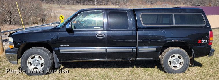 image for item JL9346 2002 Chevrolet Silverado 1500  Ext. Cab pickup truck