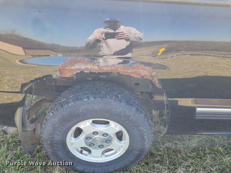 image for item JL9346 2002 Chevrolet Silverado 1500  Ext. Cab pickup truck