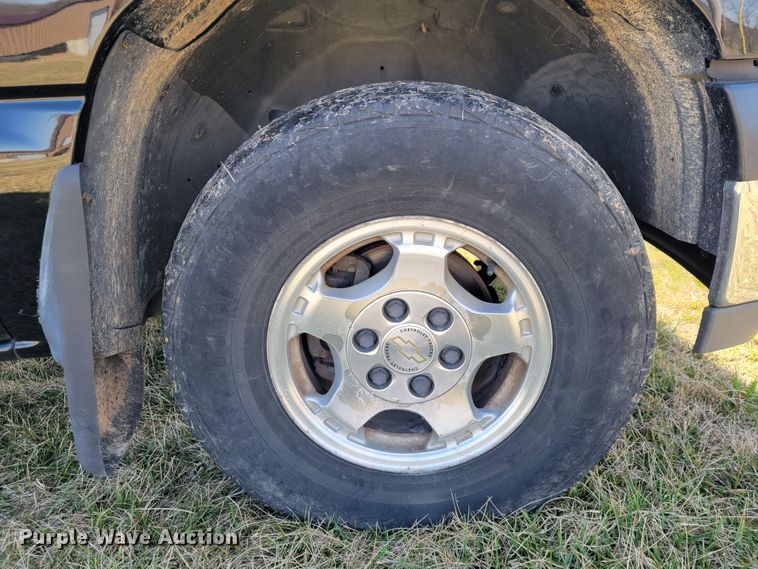 image for item JL9346 2002 Chevrolet Silverado 1500  Ext. Cab pickup truck