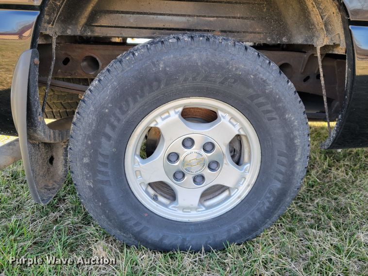 image for item JL9346 2002 Chevrolet Silverado 1500  Ext. Cab pickup truck