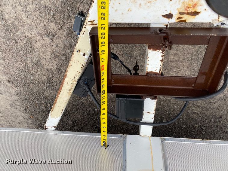 image for item JU9304 2001 S&H  enclosed cargo trailer