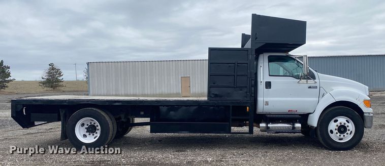 image for item JW9161 2008 Ford F650 Super Duty  flatbed truck