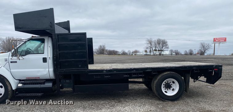 image for item JW9161 2008 Ford F650 Super Duty  flatbed truck