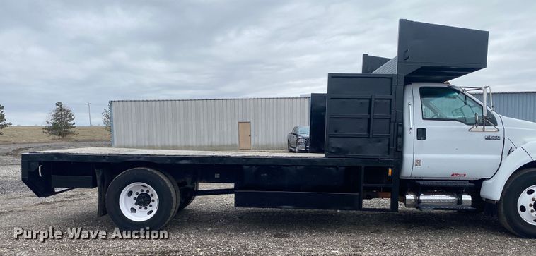 image for item JW9161 2008 Ford F650 Super Duty  flatbed truck
