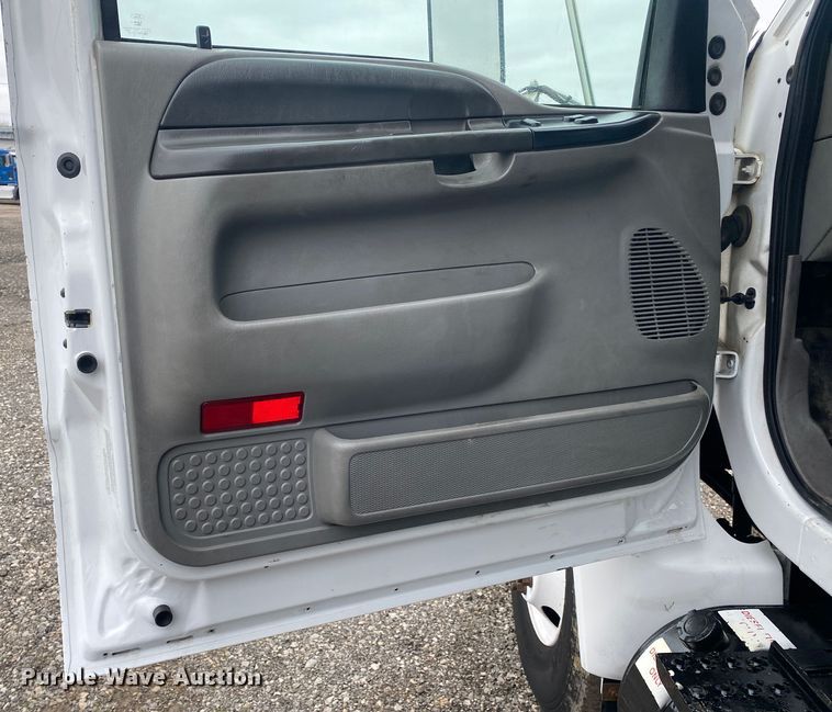 image for item JW9161 2008 Ford F650 Super Duty  flatbed truck