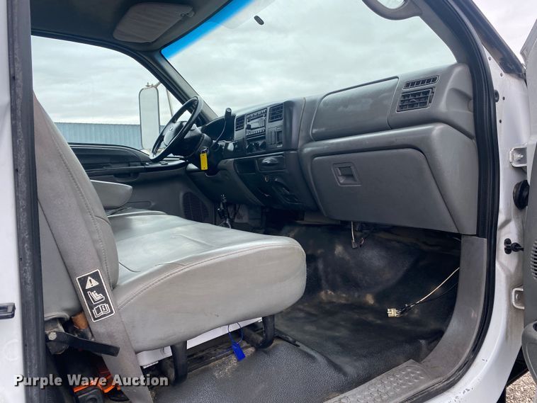 image for item JW9161 2008 Ford F650 Super Duty  flatbed truck