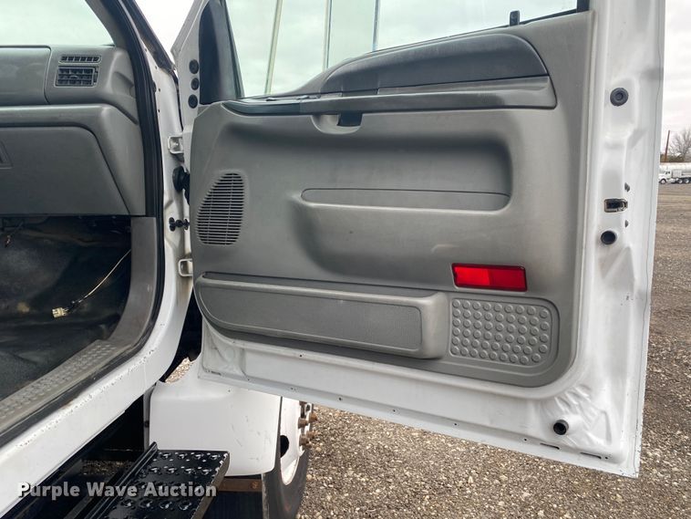 image for item JW9161 2008 Ford F650 Super Duty  flatbed truck