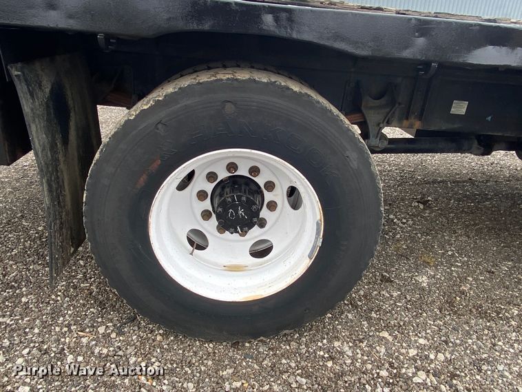 image for item JW9161 2008 Ford F650 Super Duty  flatbed truck