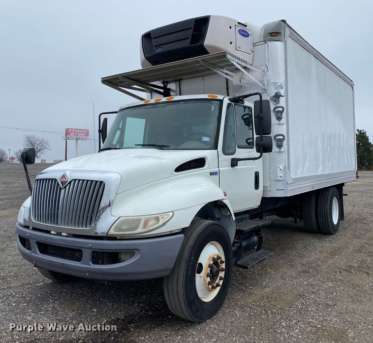 image for item JW9211 2014 International 4300  refrigerated truck
