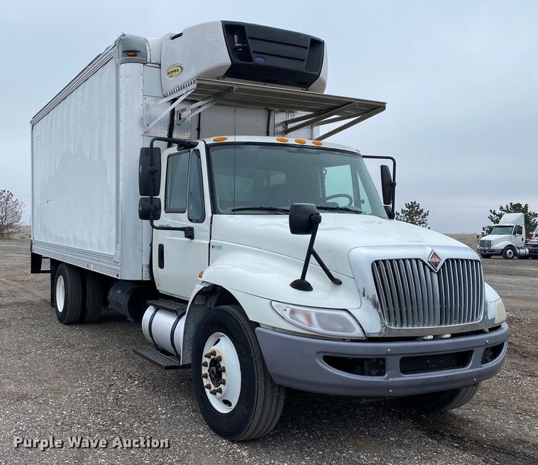 image for item JW9211 2014 International 4300  refrigerated truck