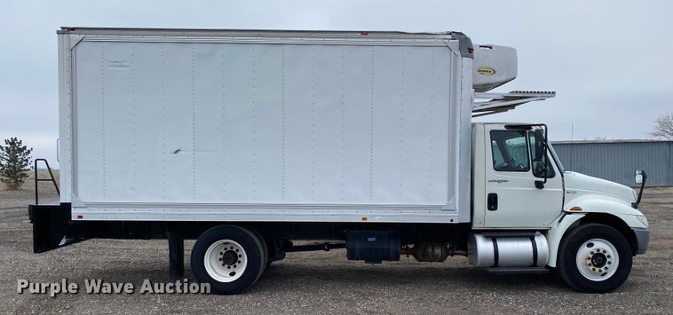 image for item JW9211 2014 International 4300  refrigerated truck
