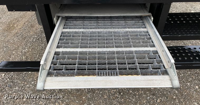 image for item JW9211 2014 International 4300  refrigerated truck