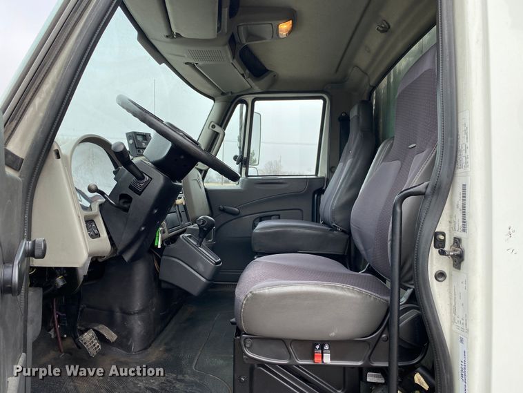 image for item JW9211 2014 International 4300  refrigerated truck