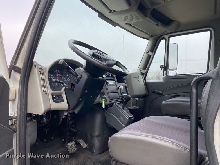 image for item JW9211 2014 International 4300  refrigerated truck