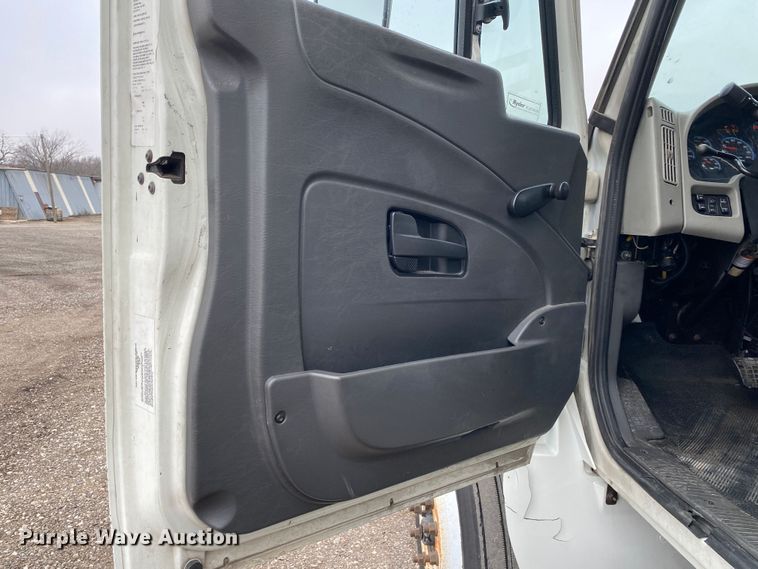 image for item JW9211 2014 International 4300  refrigerated truck