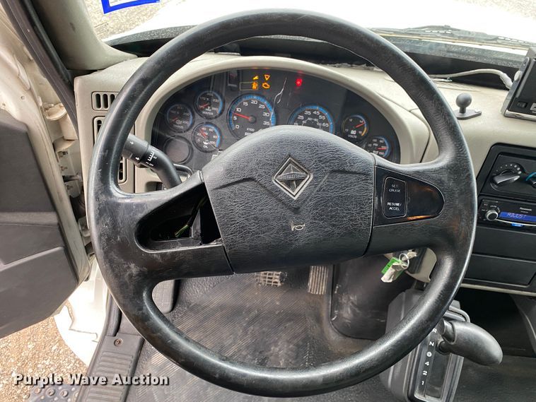 image for item JW9211 2014 International 4300  refrigerated truck