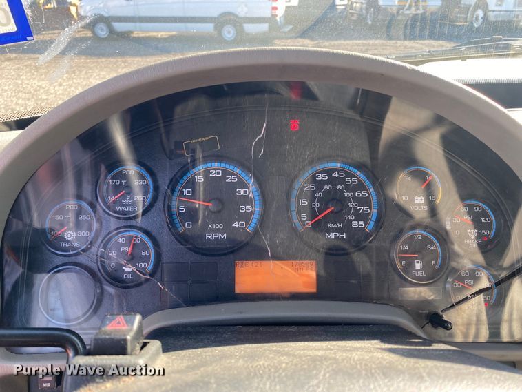 image for item JW9211 2014 International 4300  refrigerated truck