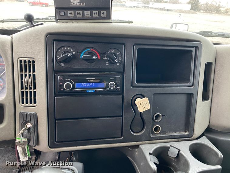 image for item JW9211 2014 International 4300  refrigerated truck